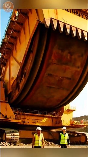 The Biggest Excavator in the World Will Blow Your Mind 🤯