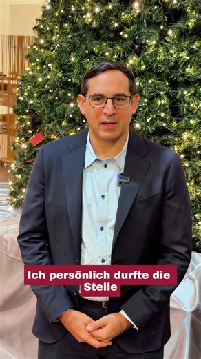 Weihnachtsgruss des Spitaldirektors 🎄 2025 war ein Jahr mit vielen Veränderungen und neuen Chancen, vom Wechsel an der Spitze des USB bis zur Übernahme der St. Claraspital AG. Im Video bedankt sich unser CEO, Dr. med. Rakesh Padiyath, bei allen Mitarbeitenden, die tagtäglich für unsere Patientinnen und Patienten da sind. Gemeinsam mit dem #TeamUSB freut er sich darauf, unser Haus und die Gesundheitsversorgung auch 2026 für die gesamte Region voranzubringen. Wir wünschen Ihnen allen frohe Festta
