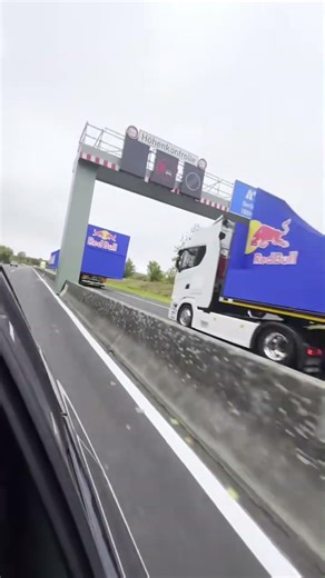 He Wasn’t Expecting THIS!😮😂 #bikestunt #spanish #stunts