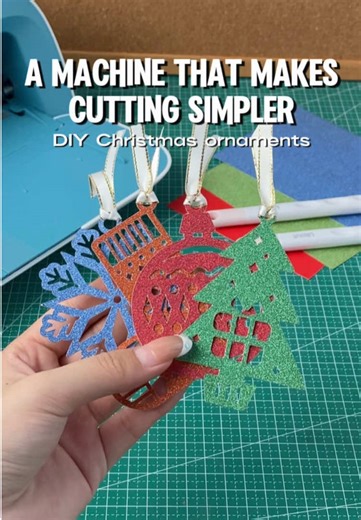 🎄✨ DIY Christmas ornament✨🎅🏻 A machine that makes cutting simpler—likcut.Craft a perfectly coordinated ornament set!🙌🏻😃🙌🏻 Using the Likcut cutting machine,we cleanly cut this festive collection-from trees🎄✨and baubles to stockings-for a beautifully matched holiday display. Effortlessly create your own custom decorations with professional-looking results every time.🥳🎉🎈 What set of shapes would you design?🎄💭✨ Come and join us in making your own Christmas decoration:👇🏻👇🏻👇🏻 Amazo