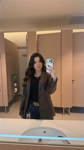 Brynn | taking “thrives in chaos” to a new level corporate sellout, day in my life, work trip | Instagram