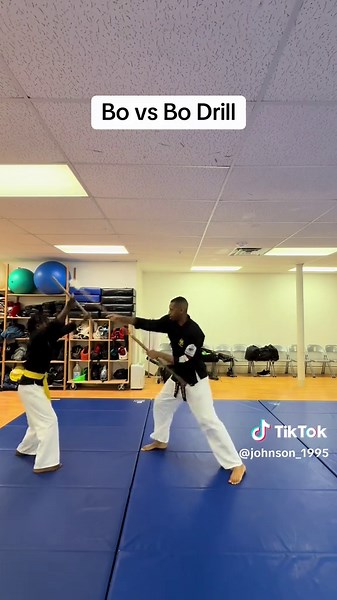I love this drill because you learn how to practically defend and attack simultaneously💯 It doesn’t necessarily need to look pretty, it just needs to work! #kobudo #weapons #bo #martialarts #fyp #fypシ