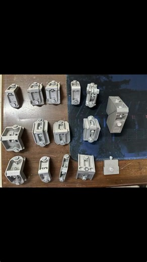 Various aluminum alloy movable corner brackets for door and window profiles.Corner joint. Precision aluminum die casting, firm locking structure, long service life. Chinese manufacturer, customize samples available. Tags: #DoorWindowHardware #ProfileConnector #DieCastHardware #WholesaleHardware #AluminiumAccessories