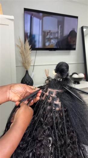 💎Master Braider✨ on Instagram: "Because elegance is in the details… and the details are braided. 💎 #braids #knotlessbraids #boxbraids #braidstyles #protectivestyles #naturalhair #feedinbraids #cornrows #neatbraids #hairstyle #hairstyles #hairgoals #braider #blackgirlmagic #braidideas #fauxlocs #stitchbraids #tribalbraids #knotlessboxbraids #explorepage"
