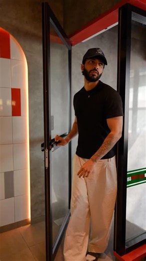 Hamza Ibrahim on Instagram: "Papa - Matlab Papa Johns is Now in Karachi to Teach Y’all How It’s Done… per khana beth kar garam garam!!!"