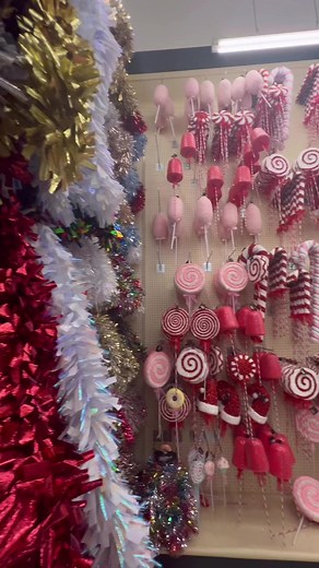 55K views · 467 reactions | New tomato cage tree toppers from @Hobby Lobby! #hobbylobby #hobbylobbyfinds #hobbylobbychristmas #tomatocagetree #tomatocagetrees #treetopper #treetoppers #christmastreetopper #Christmas #christmasdecor | Sweet Aria Decor "The Tomato Cage Tree Lady" | Facebook