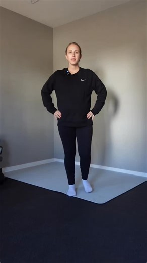 Lisa Mitro, Physical Therapist for Runners on Instagram: "There’s a difference between glute med and glute max weakness and the reality is we need to be stabilizing and improving both for running The glute med prevents hip drop, hip adduction and is a major stabilizer of the hip/ pelvis The glute max is a powerhouse muscle that also stabilizes the hip, specifically making sure it doesn’t swing into too much internal rotation BUT they both work together during the gait cycle. If you are having hi