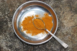 The best guide on how to use turmeric for face