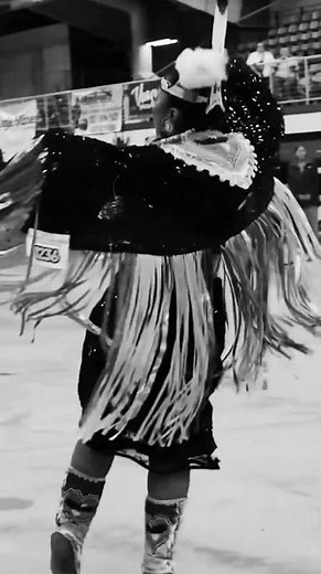 Authentic Native American Powwow Dance Regalia #indigenous #powwow #nativeamerican