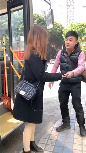 只要人人都献出一点爱，世界将变成美好的人间 #搞笑视频 #鬼哥 #GuiGe #comedy #hindi #funny