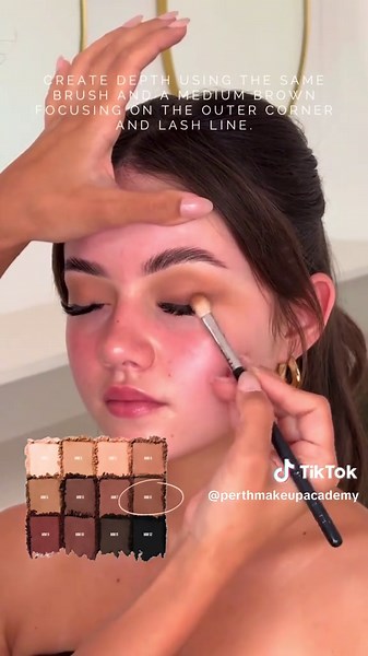 Smoky Liner Eyeshadow Tutorial by Ashleigh Pierre