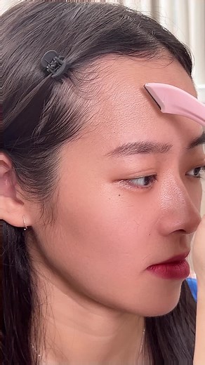 Shaping eyebrows tools for beginners #eyebrows #eyebrowtutorial #trimmer #scissors #beauty #beautyhacks #beautytips #beautytutorial #foryou #fouyourpage #foryoupage #fyp #fypシ #fypage #fypシ゚viral