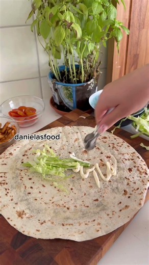 🌯 Crispy Chicken Wrap #homeroasting #danielasfood