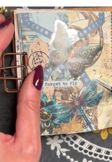 Blue steampunk 💙⚙️ I love the more grungy style pages! Using products from @Scrapbook & Journal 🛍️ #steampunkstyle #scrapbooking #creativejournaling #papercraft #cardmakingideas
