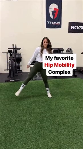 🤨 Want to try my favorite hip mobility complex? Make sure to save this post for later 😊 This works literally everything in the hips and also mobilizes the knees and ankles, which makes it an amazing warmup exercise for your leg day workout, your run or your day! I like to hit about 5 on each side and that’s all you really need!!! No need to waste time doing 10 separate exercises, when you can do all the things with just ONE exercise 😜 Want more mobility complexes? Try out my mobility fix prog
