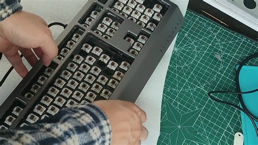 外星人AW768键盘清洗 维修