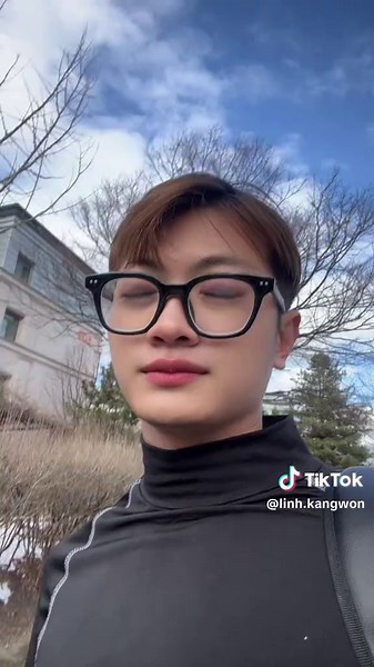 Khắc phục rụng tóc và mụn lưng với Olive Young