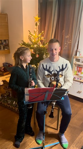 Vater und Tochter, anfoch gewaltig. ❤️ Stille Nacht, heilige Nacht. #Weihnachten #StilleNacht #Tirol #HoferinsLond #Tradition | Matthias Hofer