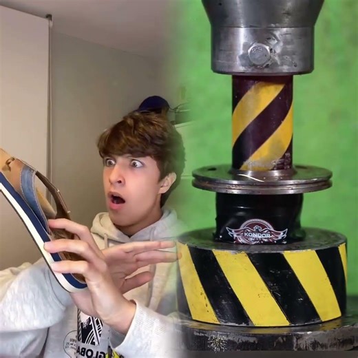 Cuando atrapas la chancla #pov #funny #comedy #skit #short #viral #sketch #gracioso