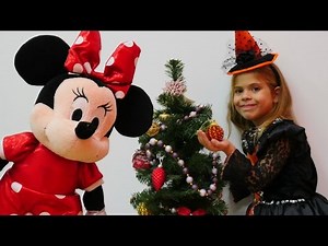 Видео для девочек - Минни Маус колдует елочные игрушки
