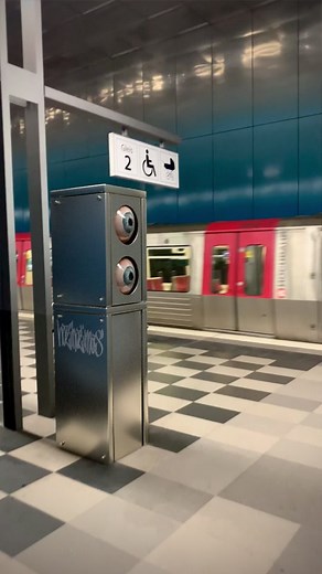 In #Hamburg geht es schon wieder rund! Wer kennt den Bahnhof? Wer hat die Augen gesehen? #nft #hvv #ubahn #weird #iphone #animation #design #art #digitalart #motiondesign #vfx #hatihatimas #subway #germany #deutschland
