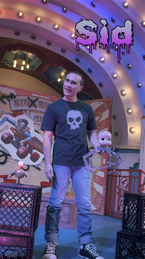 Sid vs Syndrome | Oogie Boogie Bash, Disney California Adventure Park 🏰 🎃 We’re putting the spotlight on two of the most popular hecklers at Oogie Boogie Bash (past and present): the chaotic genius Sid from Toy Story versus the hyper-narcissistic Syndrome from The Incredibles! Both of these guys bring peak villain energy to their Treat Trails. ✨Here’s the question for you: If you could only spend five minutes being thoroughly mocked by one of them at Disney California Adventure—which Pixar ant