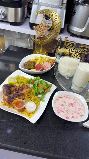 Jamaaah 18k worth Iftar combo from @CAKES AND SNACKS in Maiduguri ina mutannen maiduguri💃🏻💃🏻💃🏻💃🏻gaskiya harga Allah I enjoyed everything a combo dinan,if you are in Maiduguri and are loooking for where to get a very good Iftar meal then ga @deedees.____treats akwai small combo na 9k and also you can build your box u can add,remove anything from the menu❤️❤️❤️ @deedees.____treats gaskiya nidai I will rate this box 9.5/10💯