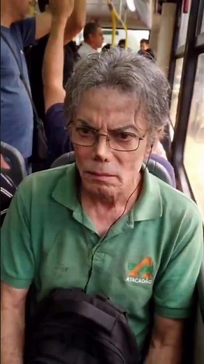 🚨 A man who looked strikingly similar to Michael Jackson was spotted riding a bus in Brazil.