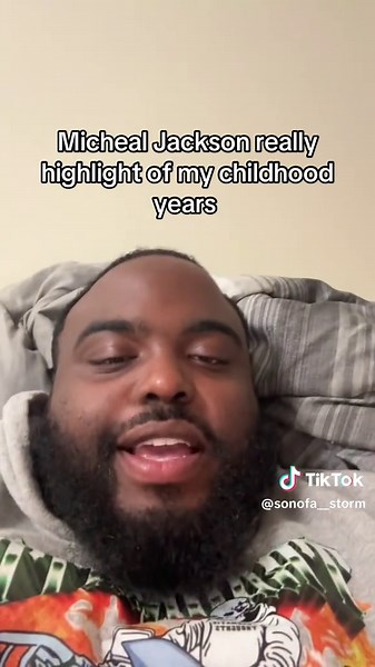 I’m trippen ? Or do yall know kids that’s heavy in the mj bag! #michaeljackson #mjbiopic