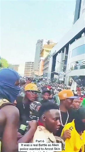 Real battle as police tries Alien Skin during his music show drive #afrobeat #newugandanmusic