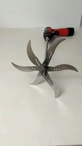 This rotating blade tool instantly grabbed everyone’s attention. | Pak Scroll Wave