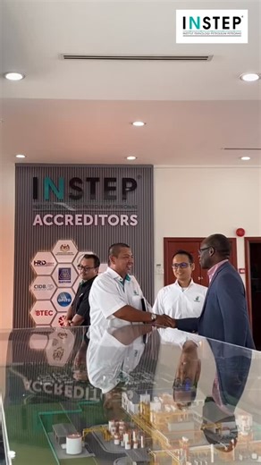 INSTEP had the honour of welcoming Her Excellency Dr. Betty Bigombe, High Commissioner of Uganda to Malaysia, Mr. Lamin Sabally, Operations Director of TotalEnergies E&P Uganda, together with delegates from TotalEnergies E&P Uganda, for an official visit & Tilenga Academy Cohort 2 Closing on 8 February 2026. During the visit, the delegation toured the Central Control Room (CCR), the Upstream Downstream Training Plant (UDTP) and INSTEP campus tour, where they were given an in-depth overview of IN