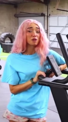 What shawn doing🤨@Kat @Stokes Twins @Shawbby