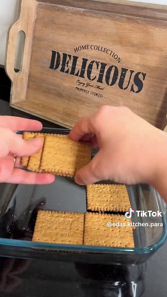 Pudding Keks dessert #easyrecipe #easy #foryoupage❤️❤️ #snack #foodtok #foodlover #dessert #pudding Zutaten Butterkekse 1 p. Schoko Pudding 1 p. Vanille Pudding Schokodrops 4 Esslöffel Zucker Pudding nach Packungsanleitung kochen, mit je 2 Esslöffel versüßen. Keks und Pudding abwechselnd in deine Form geben bis alles fertig ist. Im Kühlschrank mindestens 6std. ziehen lassen und genießen. Enjoy ♥️