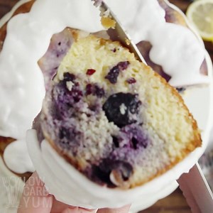 3.1M views · 1.3K reactions | If you need a cake to share, try a low carb lemon blueberry pound cake made in a bundt pan. I always get at least 16 good sized slices. So good, no one will know there's no sugar added. See the full recipe here -->https://lowcarbyum.com/lemon-blueberry-pound-cake-recipe-gluten-free/ | Low Carb Yum | Facebook