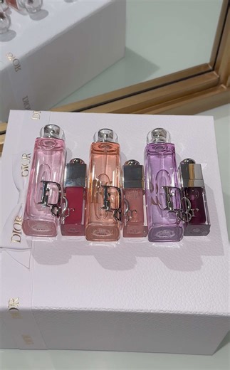 Three glows. Three cravings. One Dior moment ✨ @Diorbeauty Rosy Glow 🌹 Rose petals glazed in lychee sweetness — soft, creamy, guilt-free indulgence ✨ Peachy Glow 🍑 Juicy peach, jasmine whispers & vanilla clouds… dessert but make it Dior 🤍 Purple Glow 💜 Powdery iris dressed in raspberry — elegant, daring, deliciously unexpected #DiorGlow #DiorFragrance #PerfumeReel #LuxuryScent #PerfumeTok