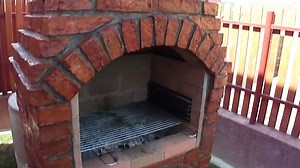 Gratar de gradina din caramida fabricata manual
