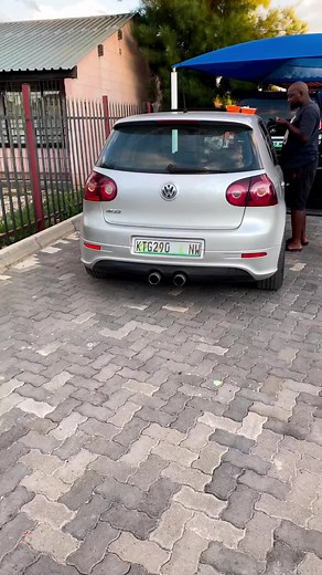 R32 vs C63 🇩🇪‼️ . . . . #vr6crewsa #vr6sa #vura #r32 #vwr32 #mk5 #mk5r32 #c63 #w204 #w204c63 #w204amg #amg #amglovers #amglife