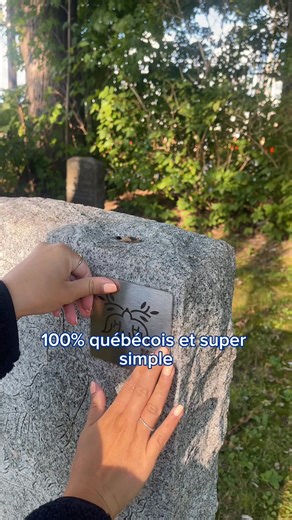 J'avais peur d'oublier les petits détails. Le son de son rire, sa façon de raconter une histoire... Quand j'ai découvert Plateforme Héritage, j'ai voulu essayer pour mon grand-père. Aujourd'hui, sa pierre tombale est devenue une porte d'entrée vers son histoire. Mes enfants pourront « rencontrer » leur arrière-grand-père, voir son sourire, entendre sa voix... Ce n'est pas juste un souvenir, c'est une partie de lui qui est de nouveau avec nous. Je partage ça parce que ça m'a fait un bien fou. ❤️ 