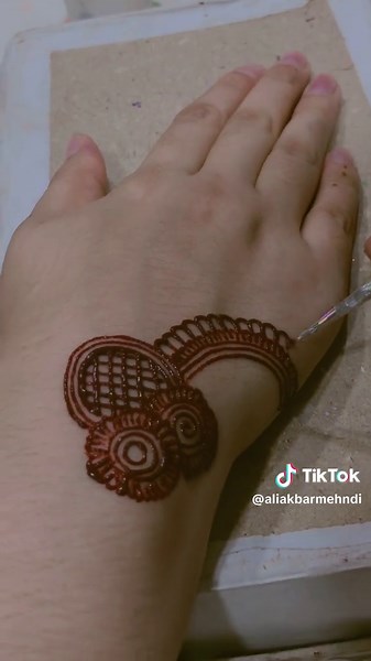 Beautiful Mehndi Design Inspiration for Celebrations