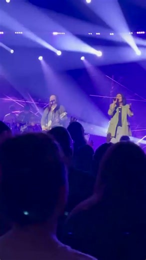 A moment from @thrive_worship live recording of “Show Me Your Ways” 🧡 • 📹 @thrive_worship | Thrive Conference