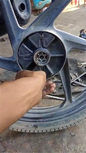 Hero Honda shine pichhala pahiya kapling rabar lagana kalach chhodane jhataka deta #youtube #viral