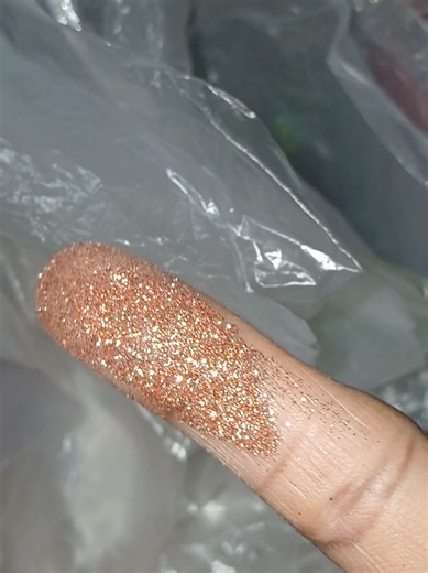 Sparkle with Fine Glitter: Beauty Makeup Tips