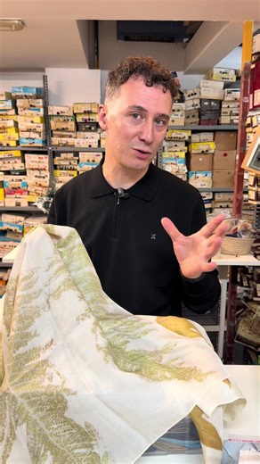 Este fin de semana me fui a Carballo a recoger las pocas hojas de color verde que quedan de este otoño. Liquidámbar haya y los helechos son las hojas seleccionadas para hacer estos 12 pañuelos únicos, espero que os gusten! En el vídeo os cuento el código de descuento