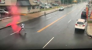 33K views · 75 reactions | BANK ROBBER GETS MORE THAN HE BARGAINED FOR A bank robbery in the US hasn’t quite gone according to plan with the suspect leaving an explosion of dye as he escapes. He passed a note to the teller saying he had a gun and demanded money. The teller gave him $2,300 cash along with a dye pack which contained $200. After he fled the scene a Police detective spotted the 27-year old man and arrested him. | 10 News | Facebook