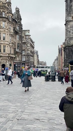 Tune in tonight poppets as Mrs. Doubtfire goes on a hunt to find her family with the @BBC One Show! 👵🏼🏴󠁧󠁢󠁳󠁣󠁴󠁿 #mrsdoubtfiremusical #mrsdoubtfire #theoneshow