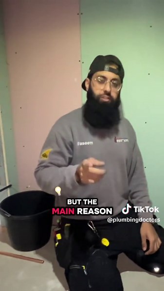 Plumbers kept asking 👀 “why didn’t you fill it from the mains first?” So this time… I did exactly that 💧🔧 Filled the system using the mains in the flat first — got it up to 1 bar ✅ Then used the manual pump to take it all the way up to 10 bar 💪 Left it sitting at 10 bar ⏱️ for 24–48 hours while I cracked on with the rest of the flats 🏢 #plumber #plumbing #pressuretesting #HMO #flats