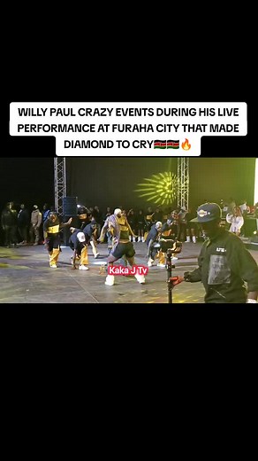 Willy Paul Is Crazy See what he Did On Stage #furahacity #furahacityfestival #furaha #diamondplatnumz #kakajtv #pozze #willypaul #fyp #viral_video #fypシ゚viral🖤tiktok #tanzaniatiktok #tanzania #tanzaniantiktok🇹🇿 #tanzania🇹🇿 #kenyantiktok🇰🇪 #kenya @DEM WA FACEBOOK @Diamond Platnumz @P.O.Z.Z.E @Chawa Wa Rais