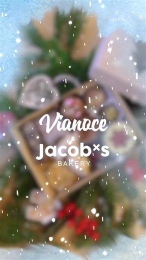 🎄 Vianoce bez stresu – aj bez lepku! ✨🍪 Bezlepkové, no chuťou na nerozoznanie od tradičných! Každý kúsok je výnimočný svojou ľahkosťou, remeselnosťou a sviežou interpretáciou klasických receptov. 🌟 Vyber si svoju krabičku plnú vianočných sladkostí alebo ju doplň o: 🥖 Vianočku 🎄 Štólu 🍫 Panettone čoko-pistácia 🍎 Ovocné panettone Všetko čerstvé, krásne zabalené a pripravené ozdobiť tvoj sviatočný stôl! 🎁 📦 Krabička č. 1 – Trvanlivé zákusky (24 ks) – 39€ Obsah (po 2 ks z každého): 🍫 Brown