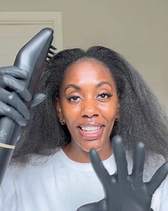 Look at those bristles moving through @iamcrystalnicolee 's hair! Discover hair color reinvented and find your shade today! | L'Oréal Paris